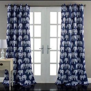 Very cute room darkening drapes